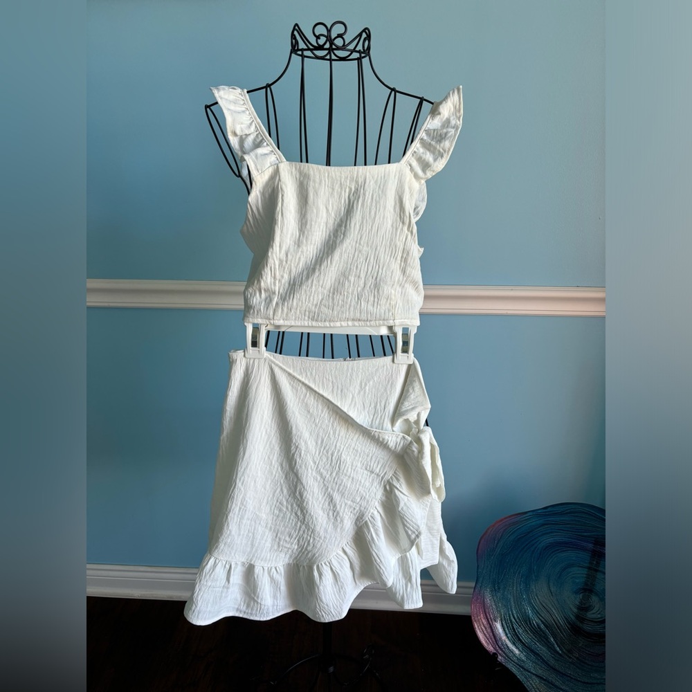 White Two Piece Pink Lily Set